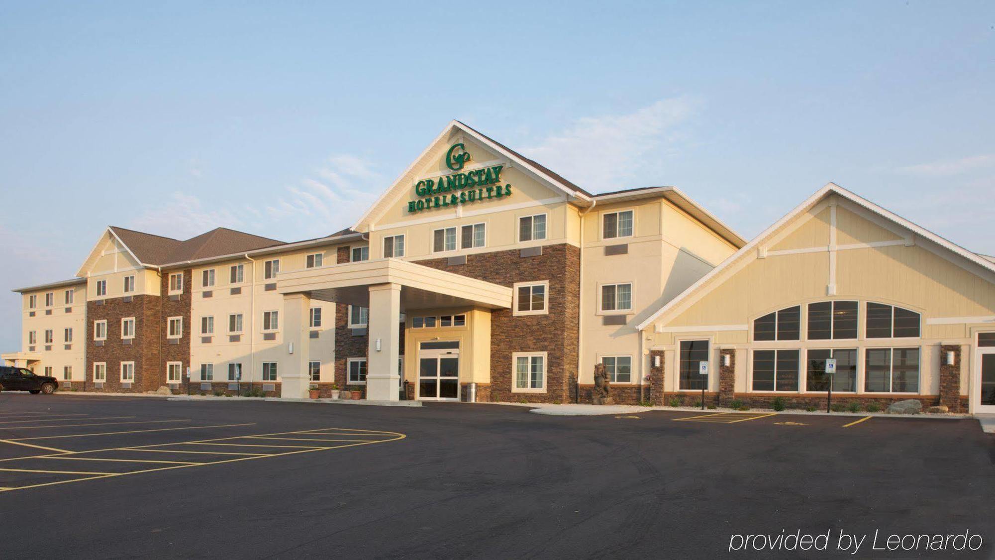 Grandstay Hotel & Suites Mount Horeb - Madison Exterior foto
